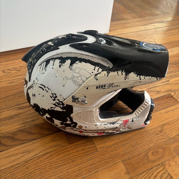 O’Neal 9 Series Motocross Helmet | White/Black Skull Splatter Graphics - Picture 2 of 7
